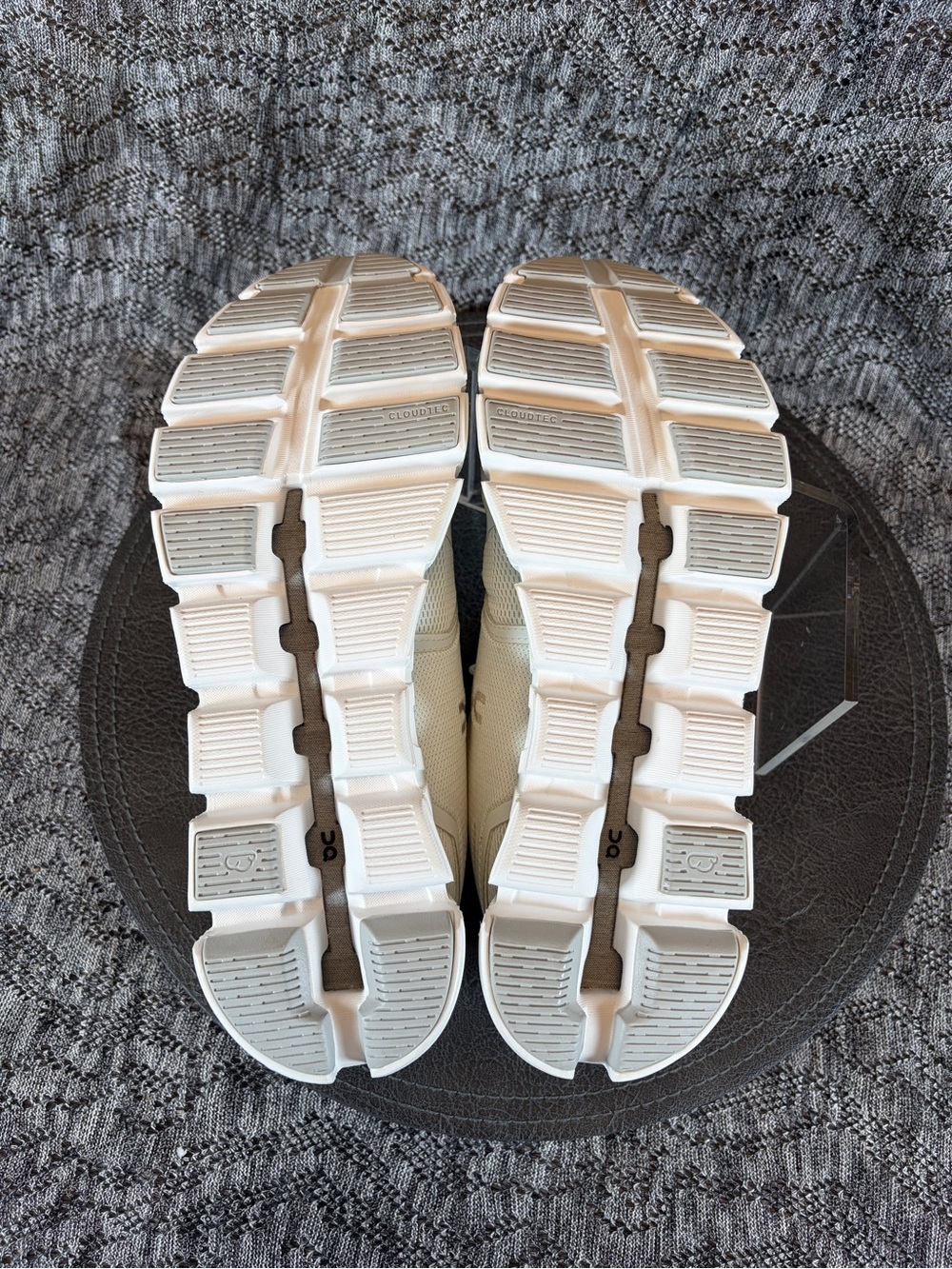 On Cloud 5 running shoes Women's 9.5 Ice / White - Picture 6 of 7